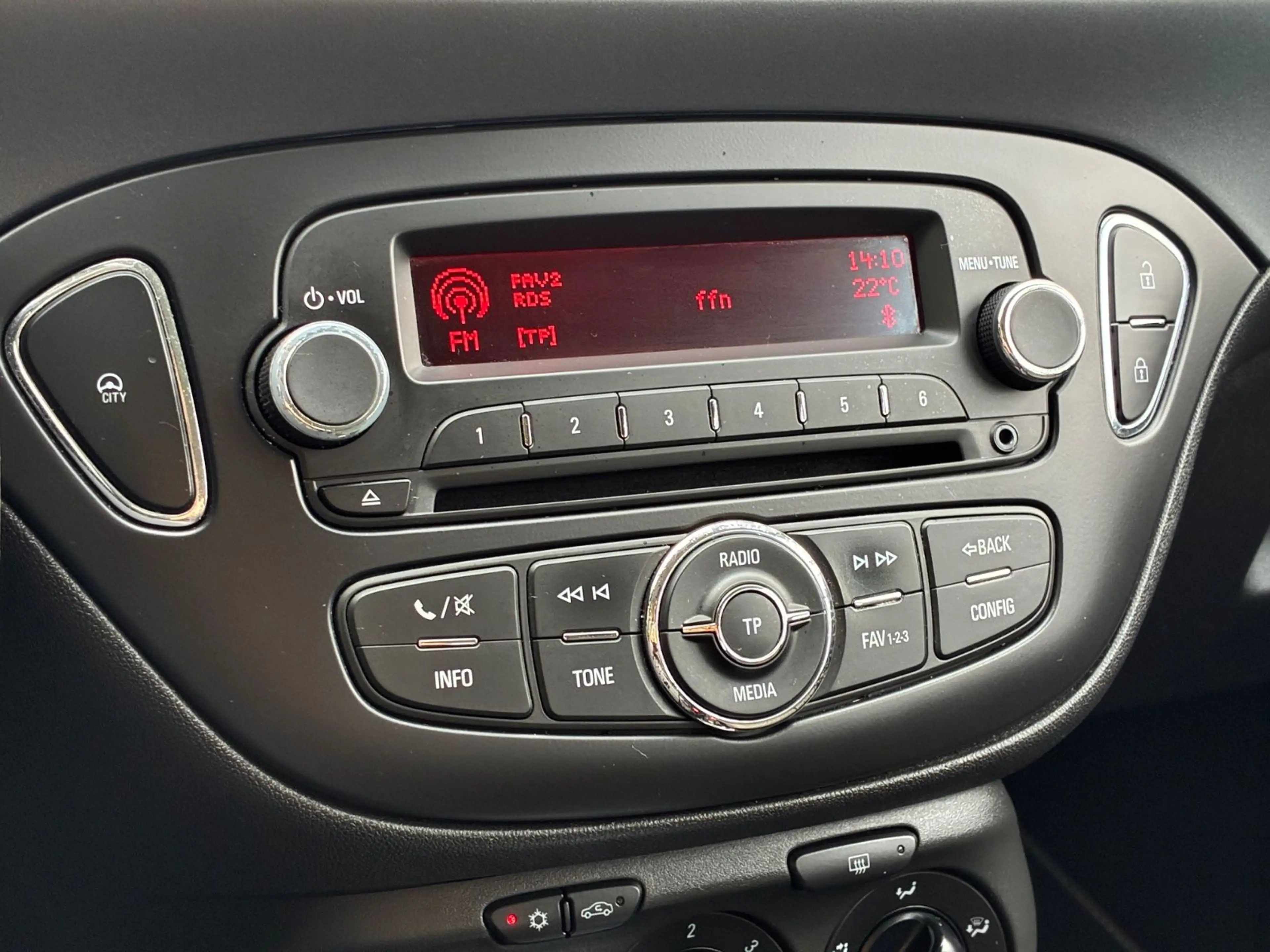 Opel Corsa -E 1.4 Edition Tüv=07/27! Automatik 1.Hand! — photo 13