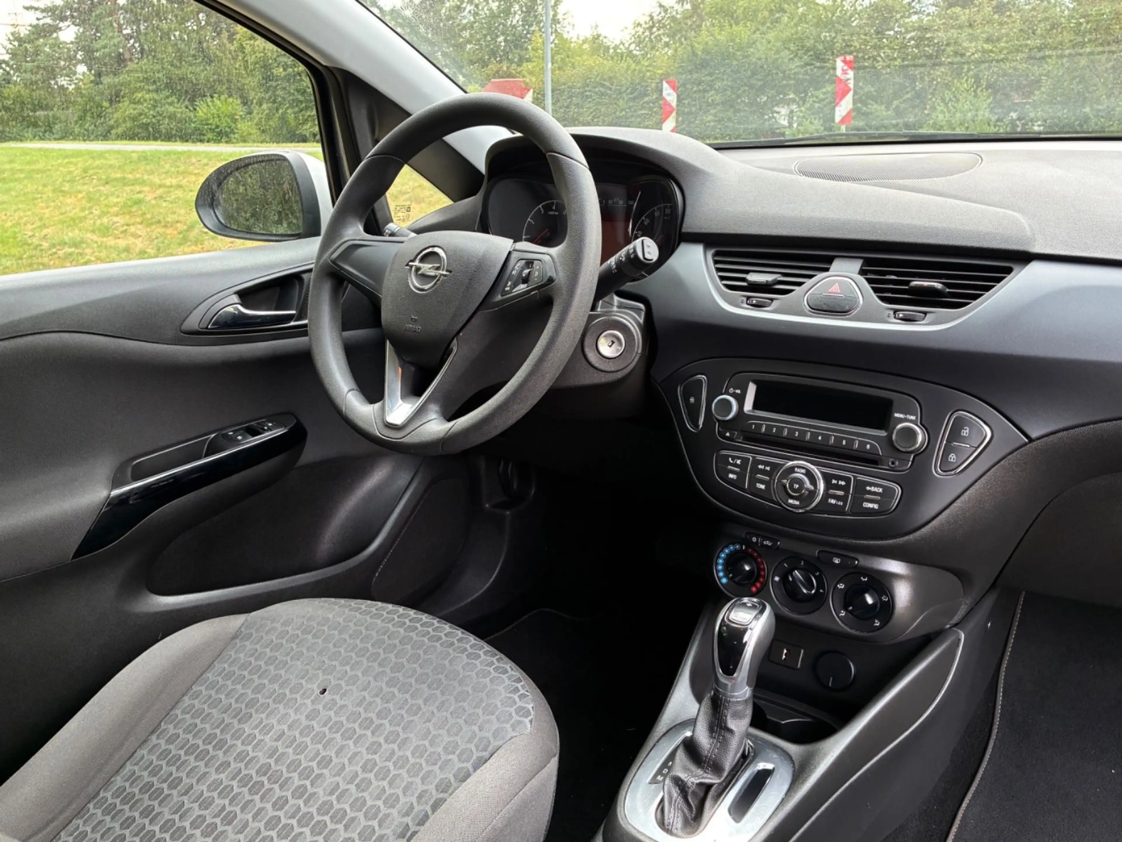 Opel Corsa -E 1.4 Edition Tüv=07/27! Automatik 1.Hand! — photo 9