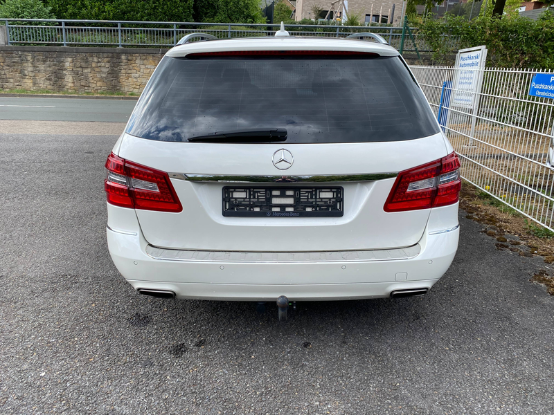 Mercedes-Benz E 200 E 200 CGI BlueEfficiency (212.248) — photo 4