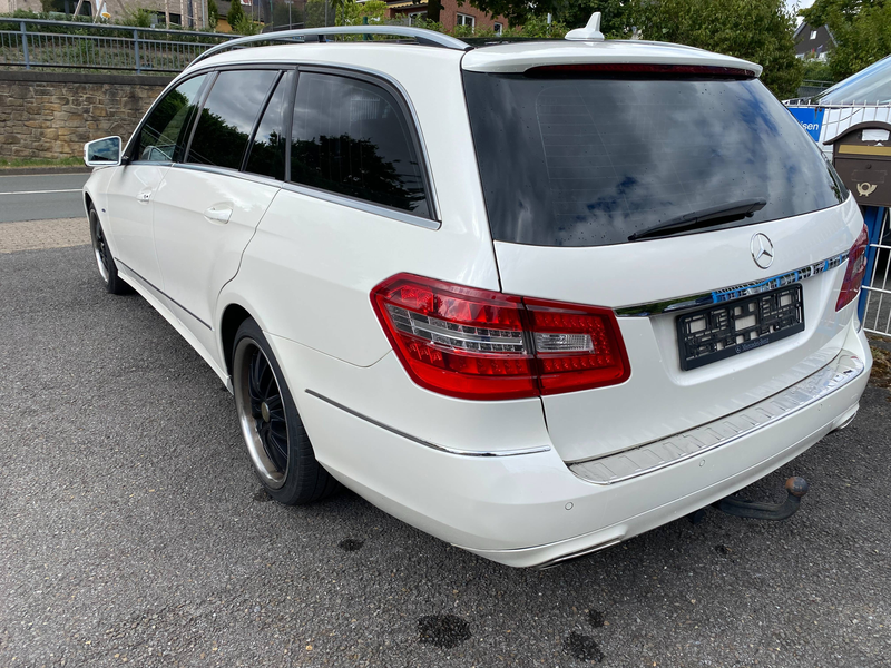 Mercedes-Benz E 200 E 200 CGI BlueEfficiency (212.248) — photo 2