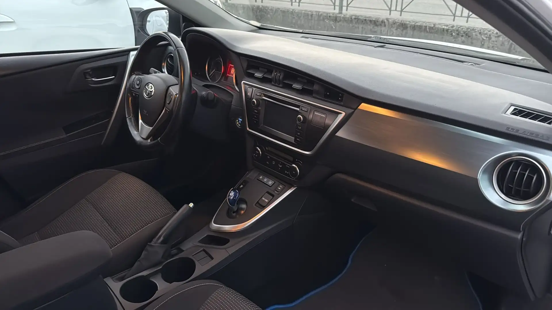 Toyota Auris 1.8 Ibrida - Automatica - Neopatentati Blanc - 2