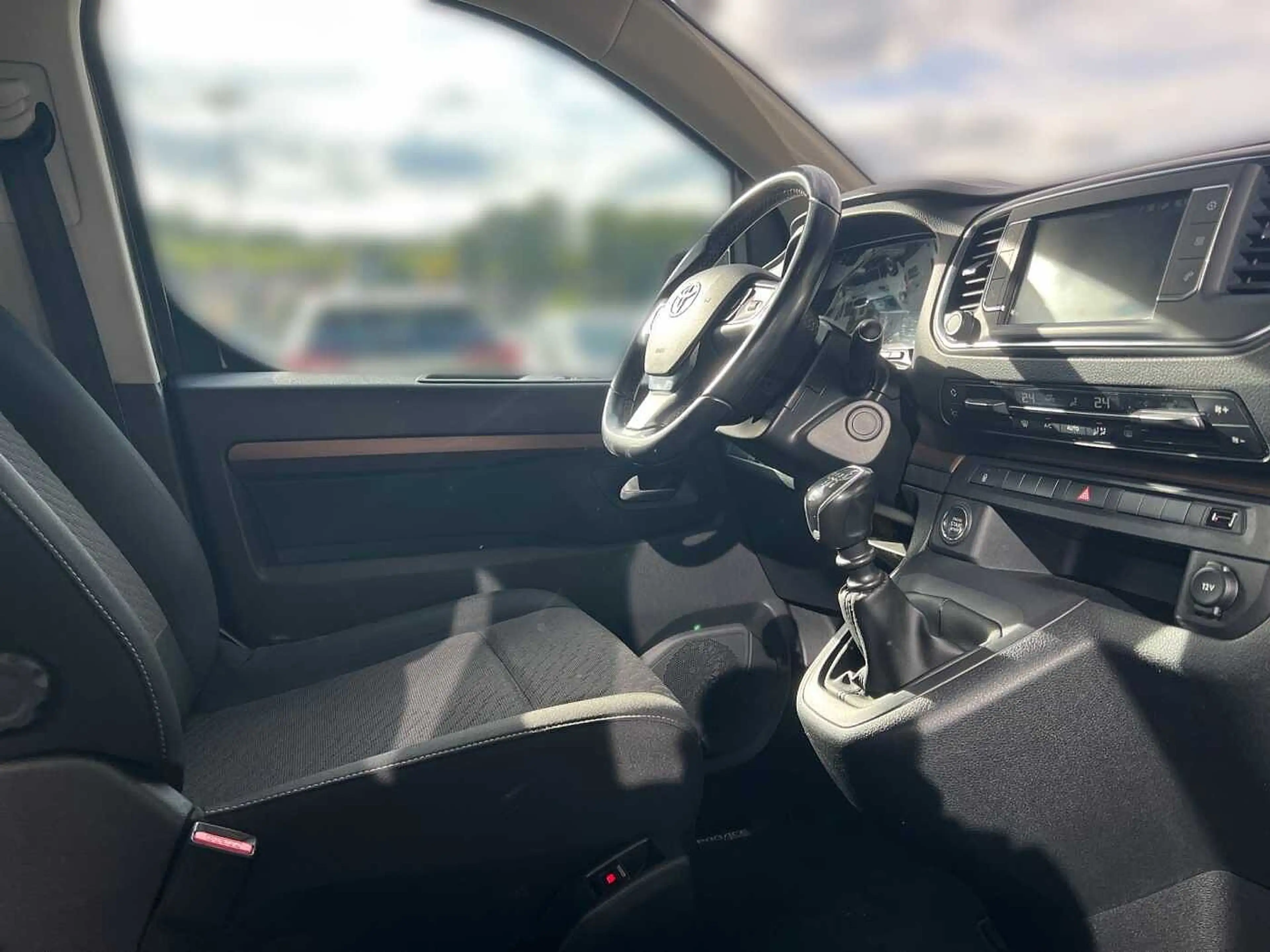 Toyota Proace Verso 2.0 D-4D Team D L1 8-Sitzer — photo 6