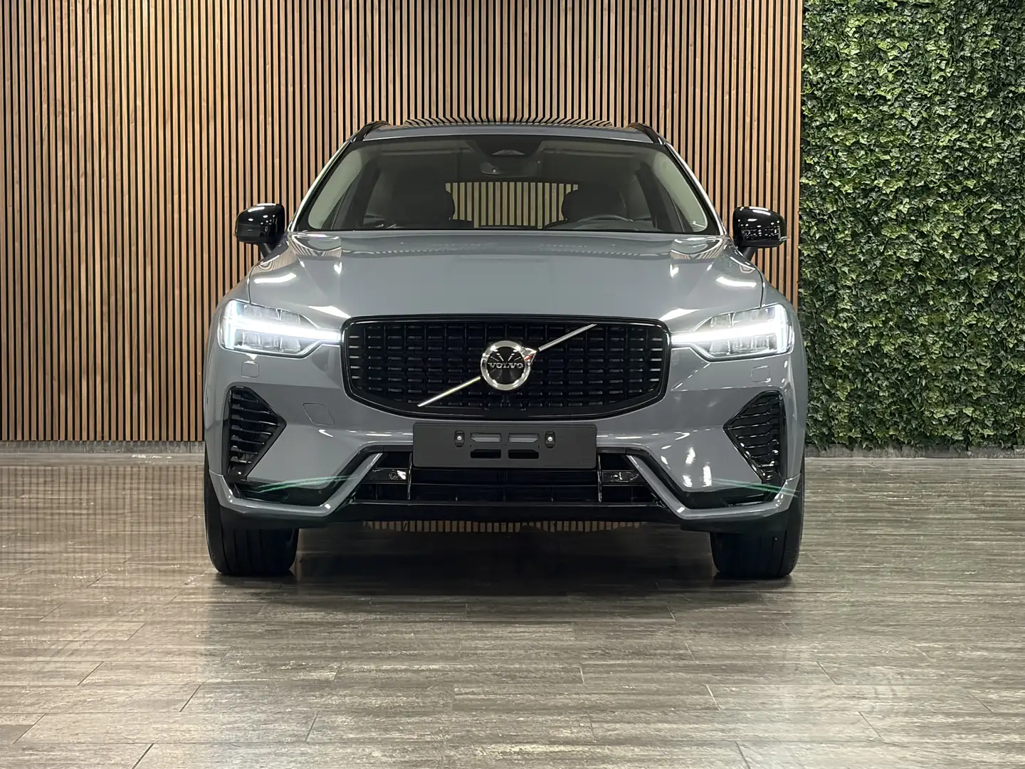 Volvo XC60 T6 AWD Recharge Ultimate Ultra Dark Harman Kardon Gris - 2