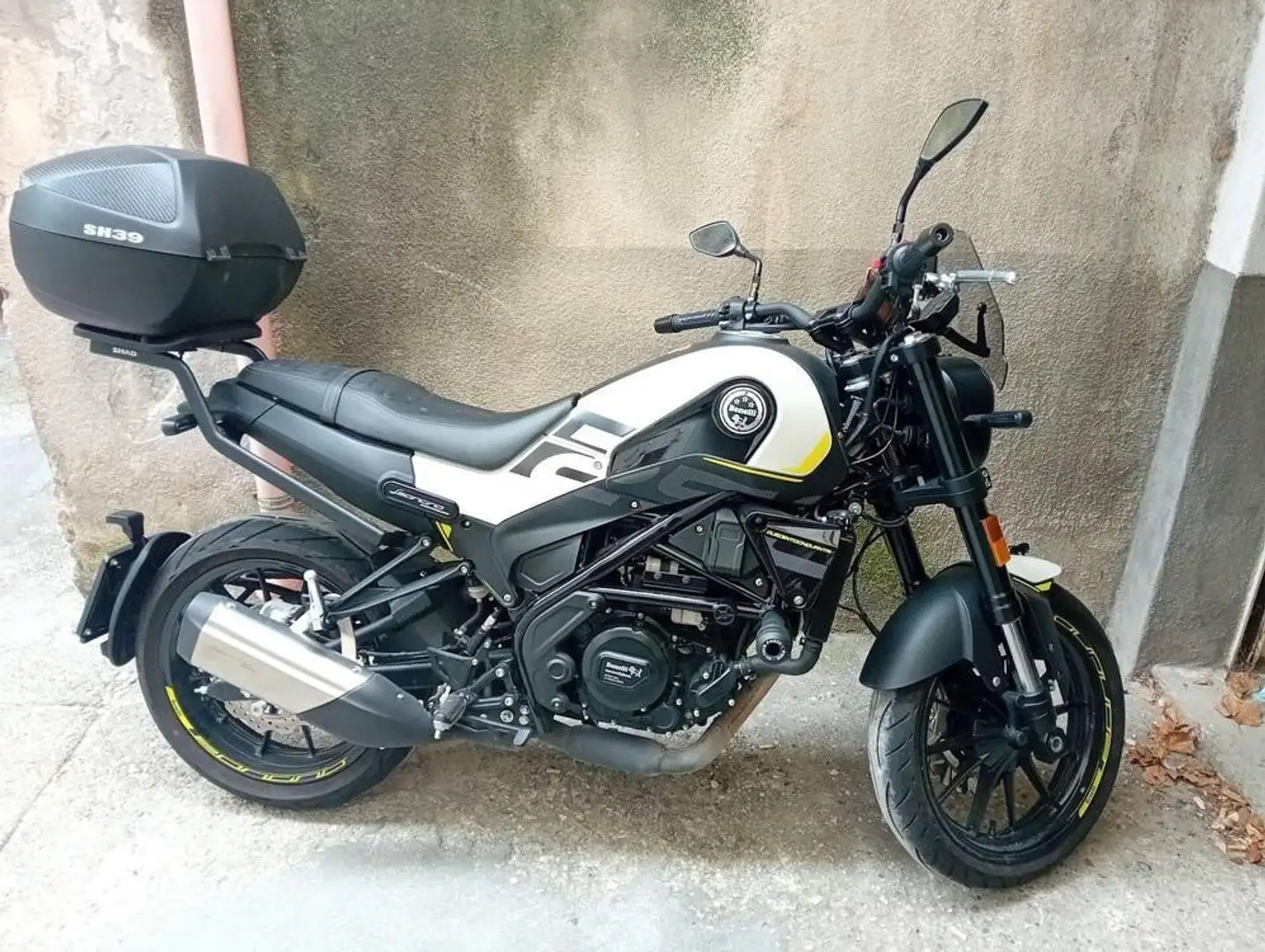 Benelli Leoncino 250 Blanco - 1