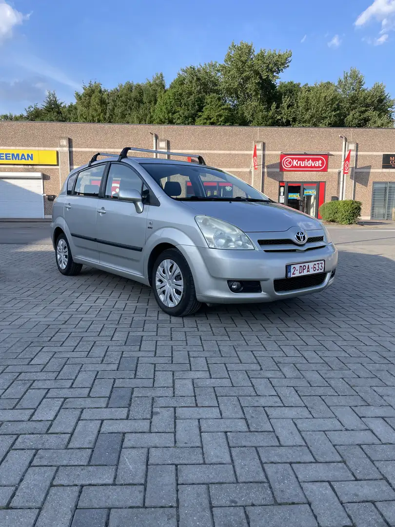 Toyota Verso Grijs - 1