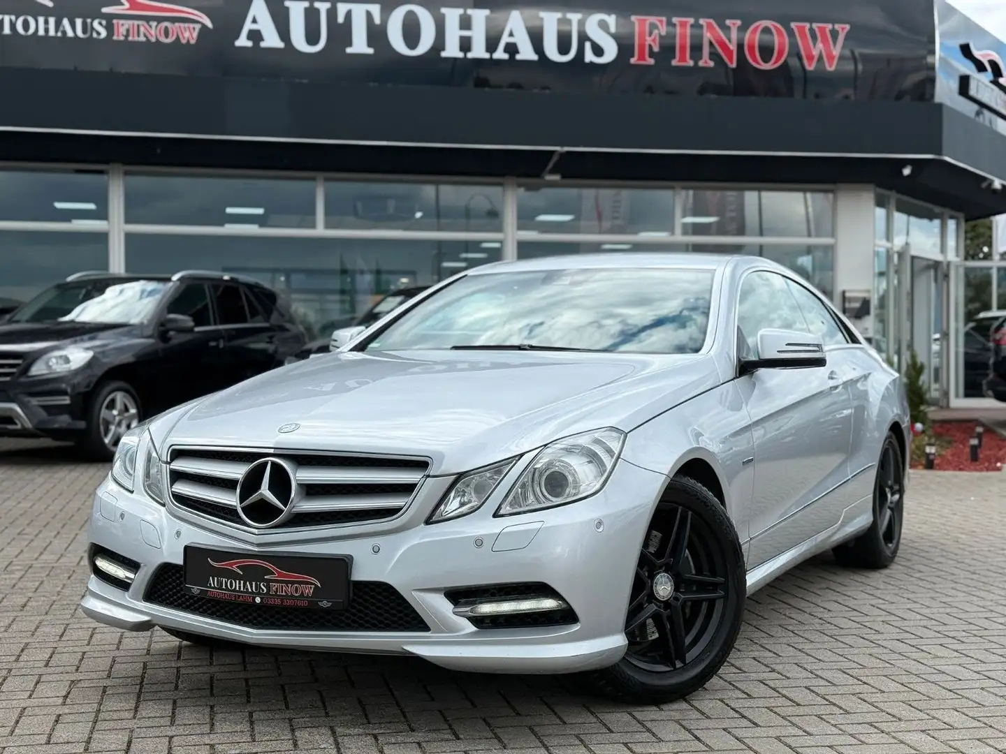 Mercedes-Benz E 200 CGI Coupe 7G-TRONIC BlueEfficiency"AMG-LINE Silber - 1
