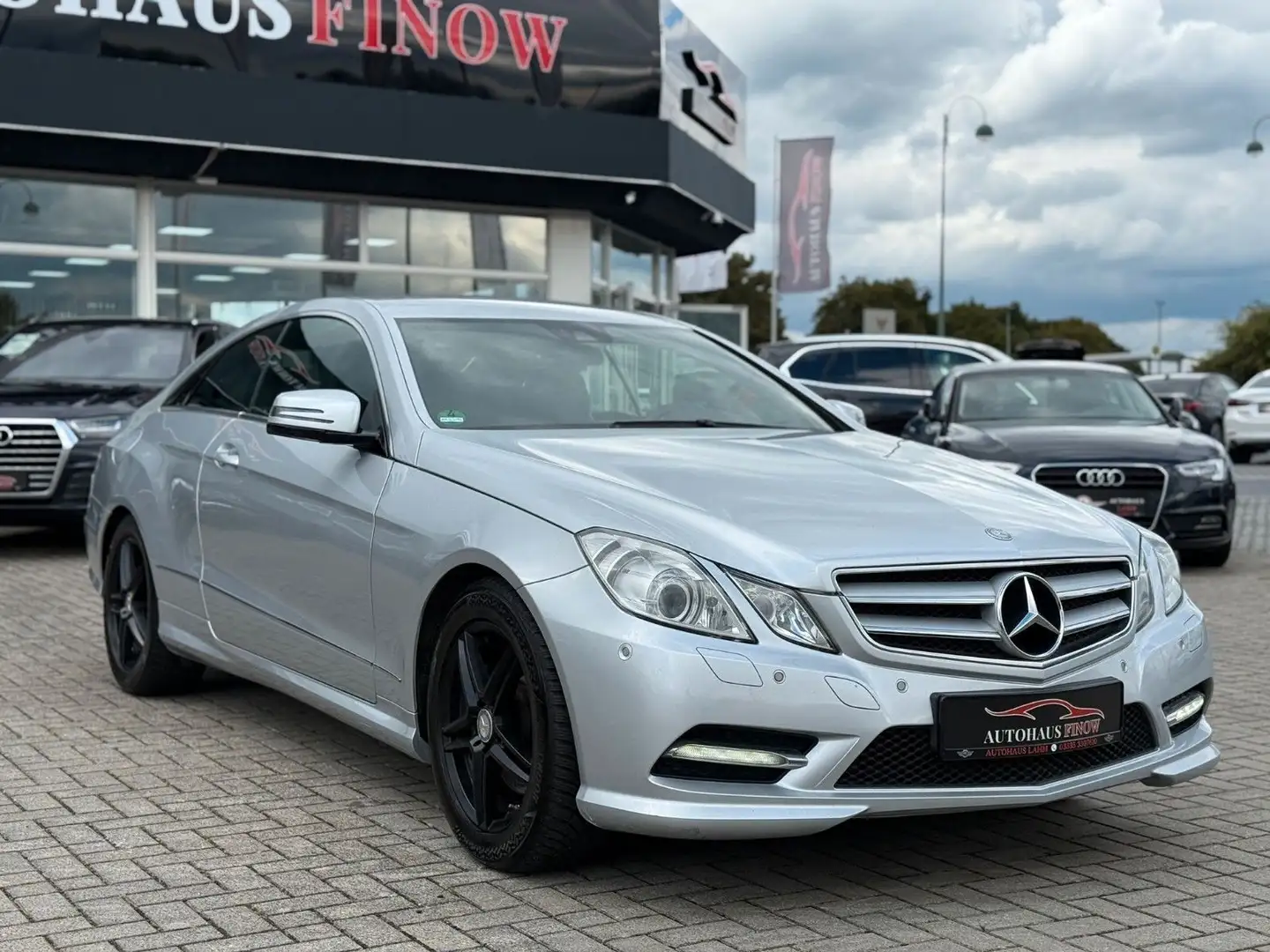 Mercedes-Benz E 200 CGI Coupe 7G-TRONIC BlueEfficiency"AMG-LINE Silber - 2