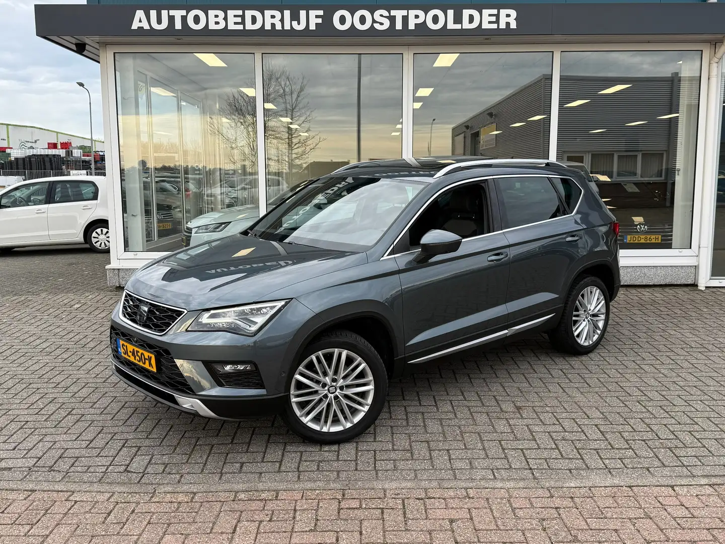 SEAT Ateca 1.4 EcoTSI Xcellence Business Intense Automaat Grijs - 1