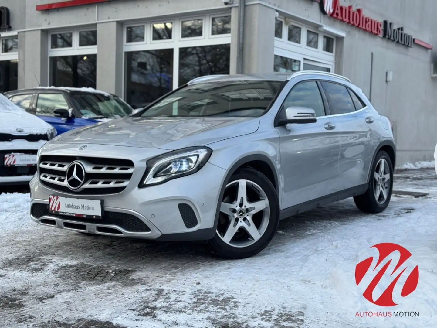 Mercedes-Benz GLA 200 -Klasse Urban Navi 360 Kamera LED Sportsitze Argent - 2