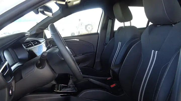 Opel Corsa 2023, foto 11