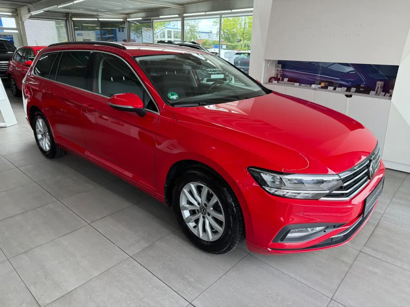 Volkswagen Passat Variant Passat*Variant*Business*Navi*Kamera*Massage*ACC* Rot - 1