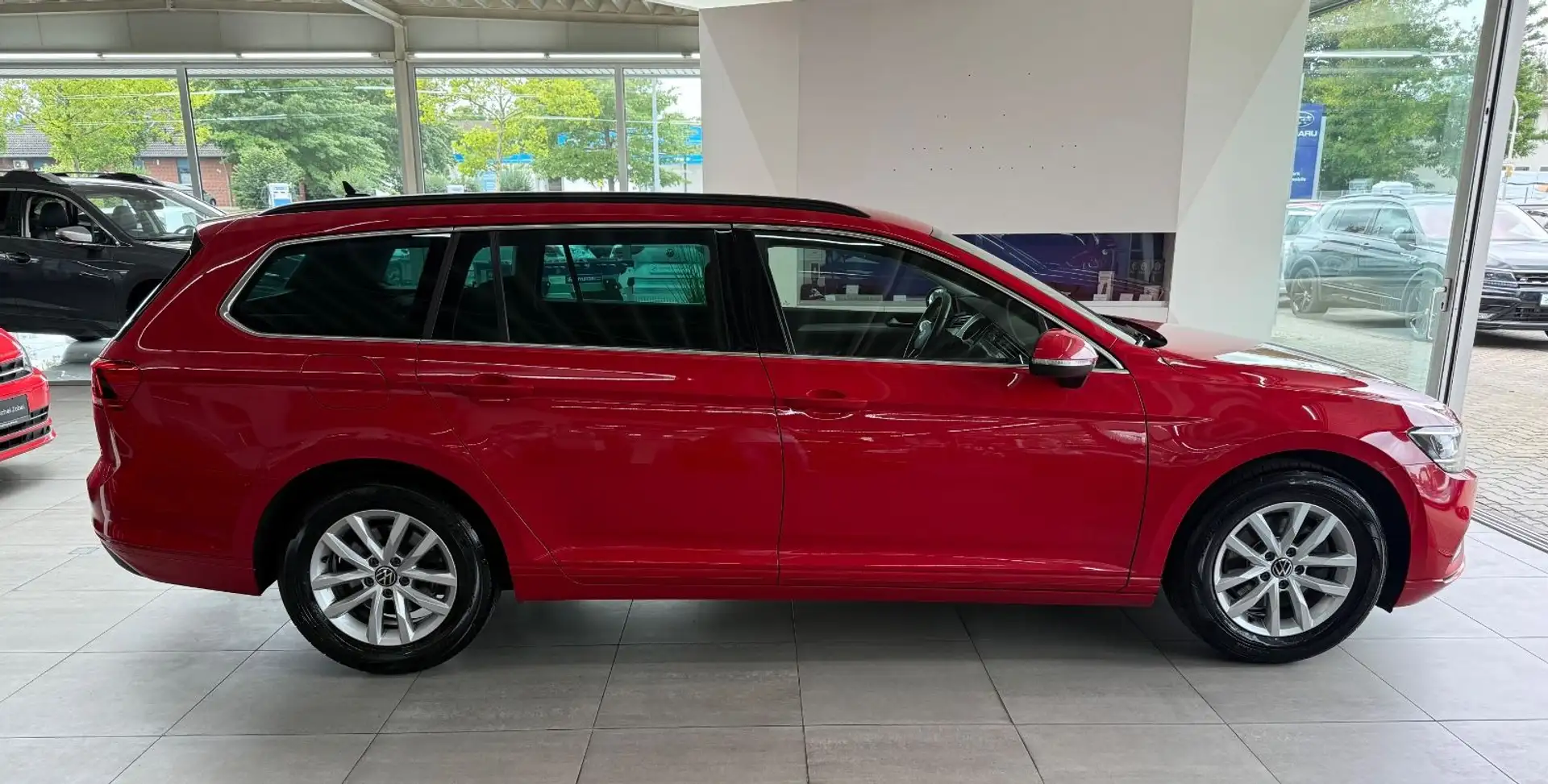 Volkswagen Passat Variant Passat*Variant*Business*Navi*Kamera*Massage*ACC* Rot - 2
