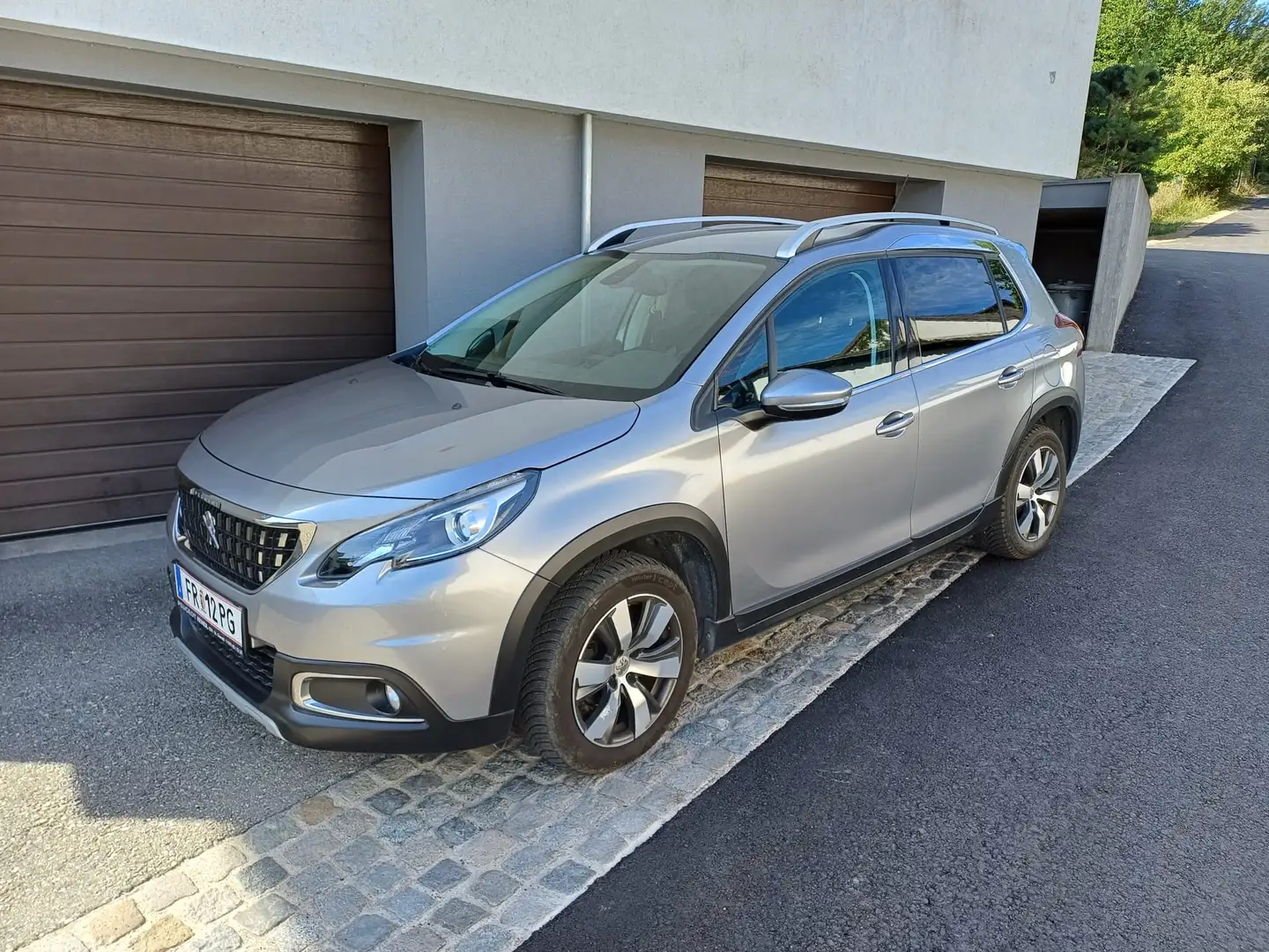 Peugeot 2008 BlueHDi 100 STOP & START Allure - 1