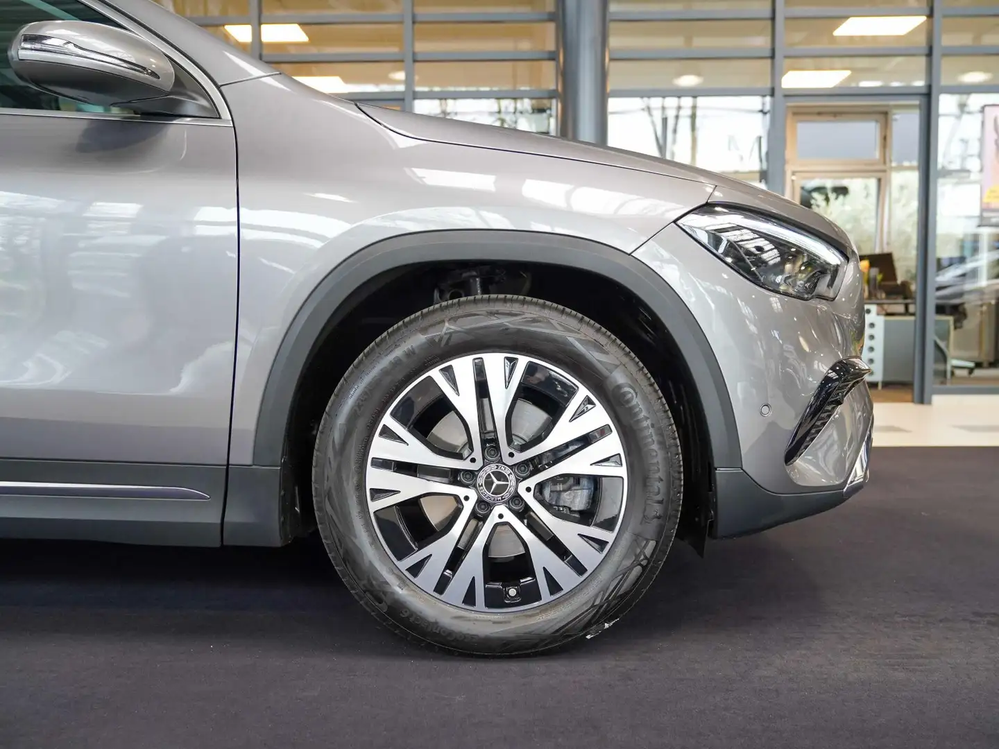 Mercedes-Benz GLA 180 GLA 180 d Progressive Lenkradheizung Kamera DAB Grau - 2