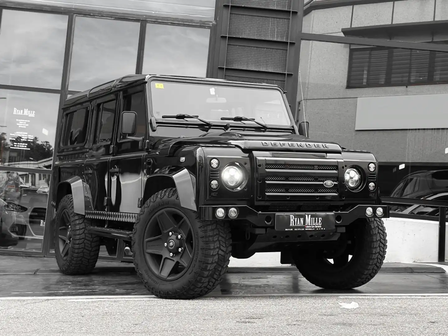 Land Rover Defender 110 SW SE Negro - 1