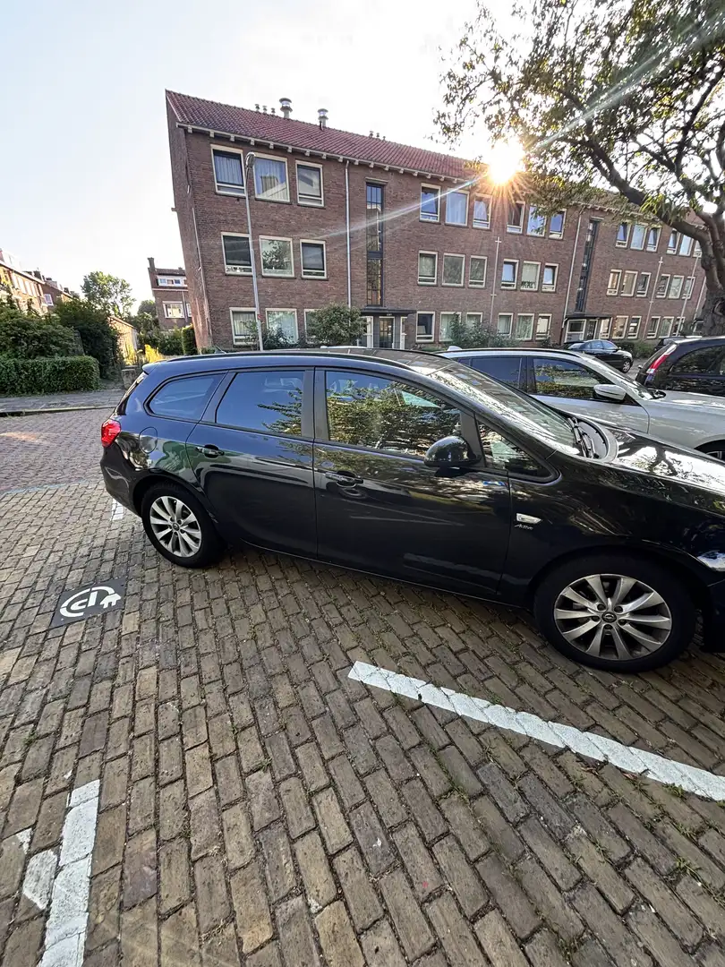 Opel Astra 2.0 CDTi Cosmo Zwart - 1