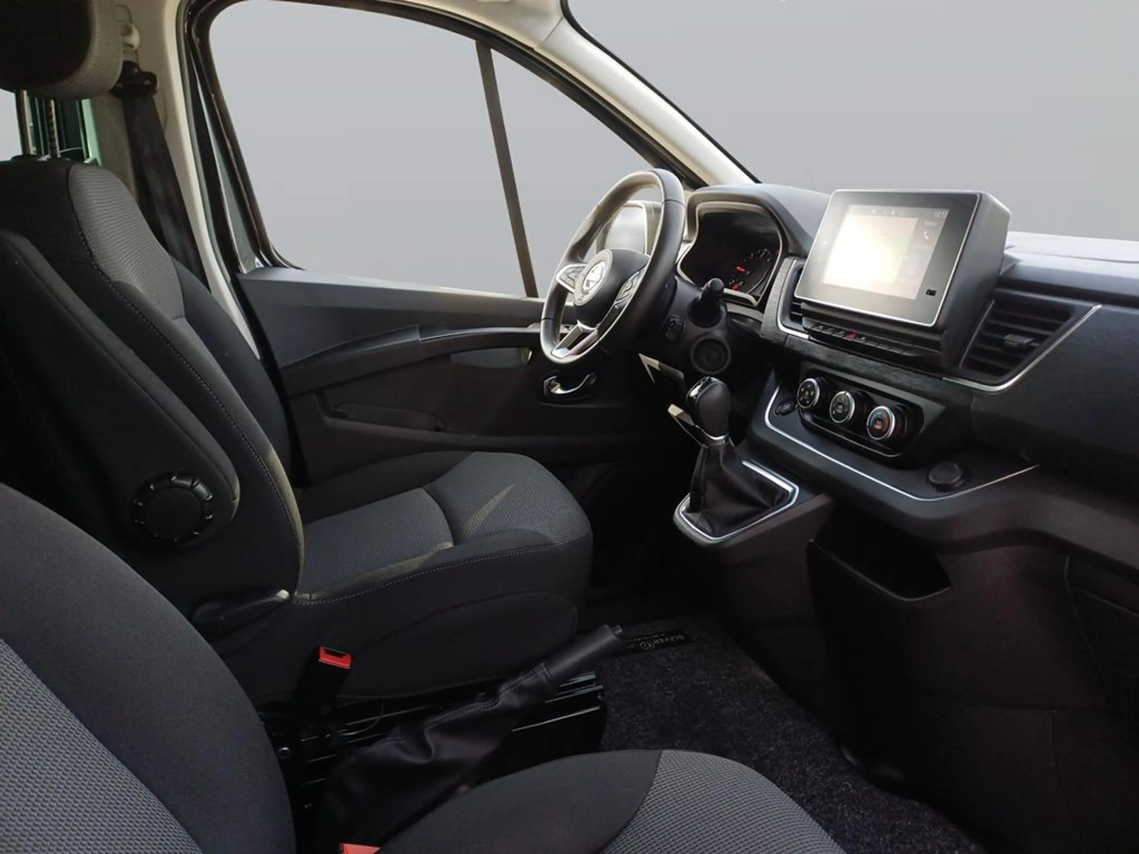 Nissan Primastar Kombi9 L2H1 3,0t dci170 DCT Tekna 2ST HK BES+ Desi — photo 11