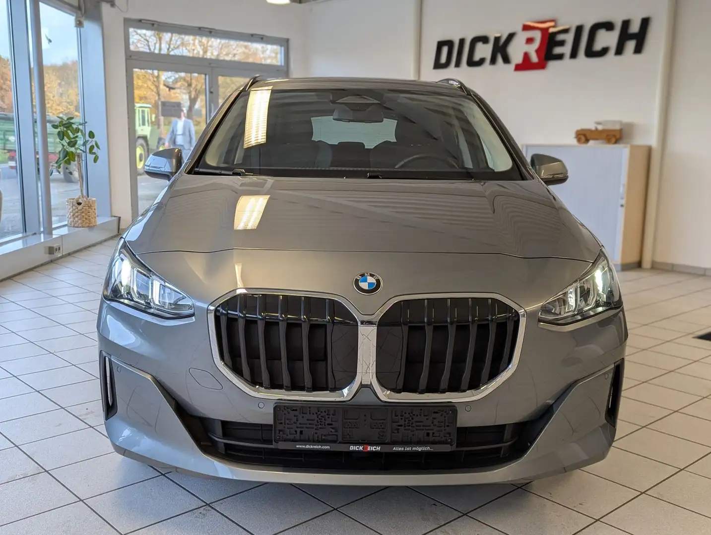 BMW 220 i Travel-Paket Panorama AHK Grau - 2