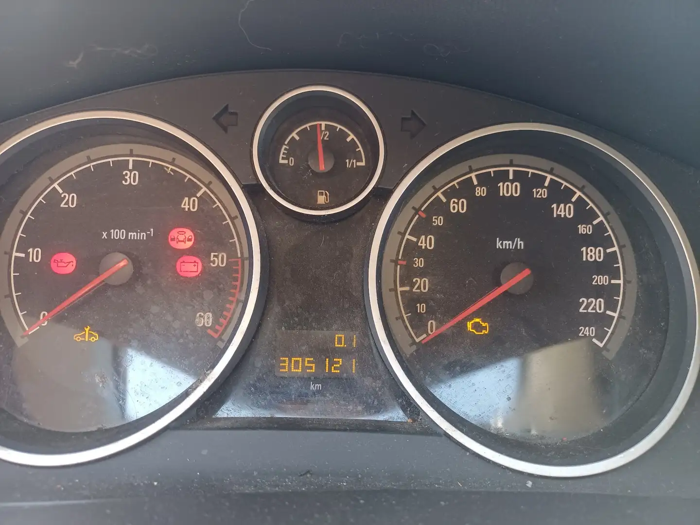 Opel Astra GTC 1.9 CDTI DPF Edition - 1