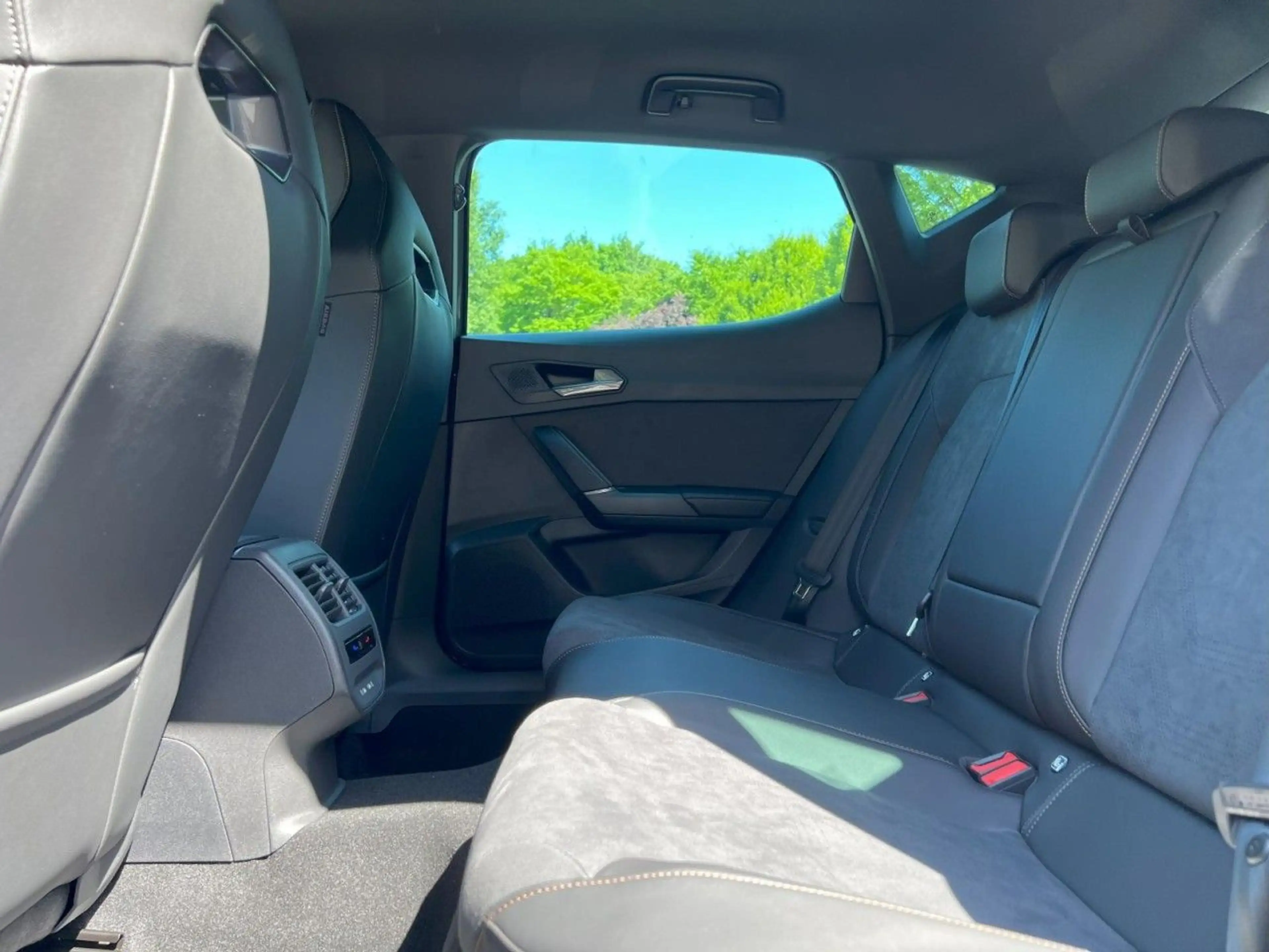 CUPRA Leon VZ 2.0 TSI +Matrix+Sennheiser — photo 6