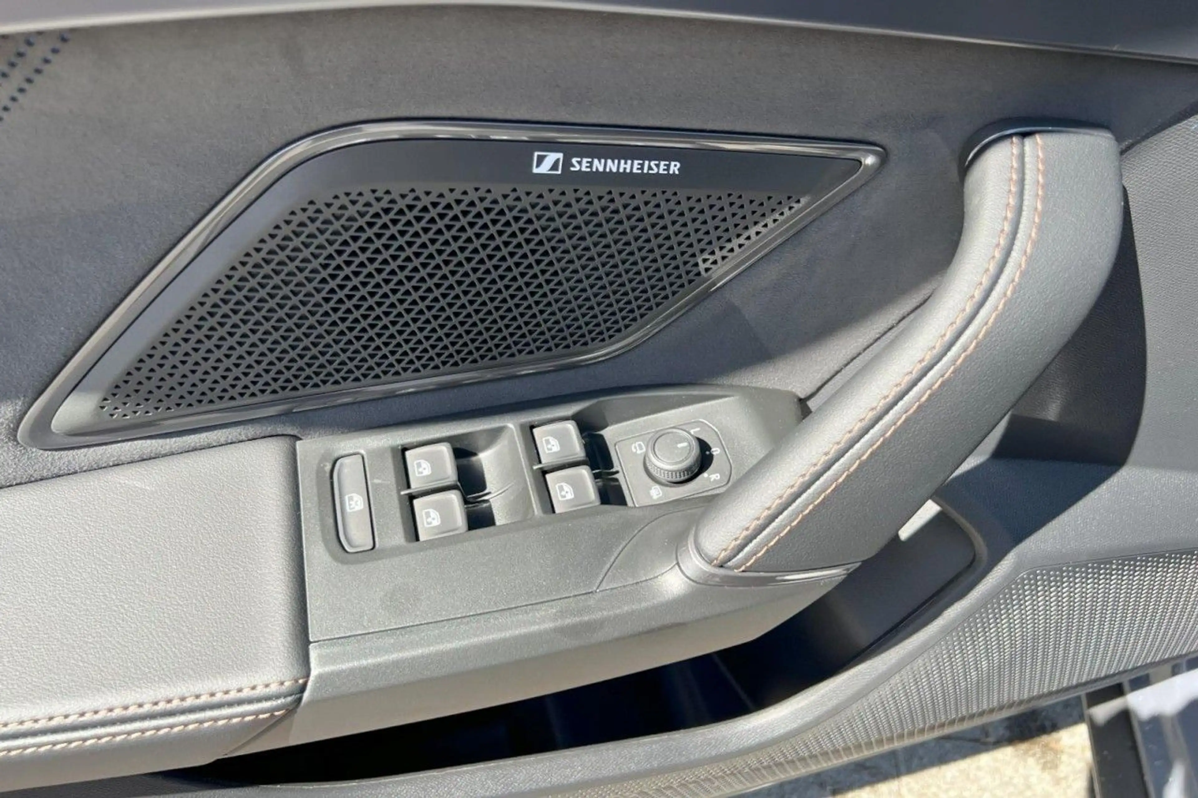 CUPRA Leon VZ 2.0 TSI +Matrix+Sennheiser — photo 14