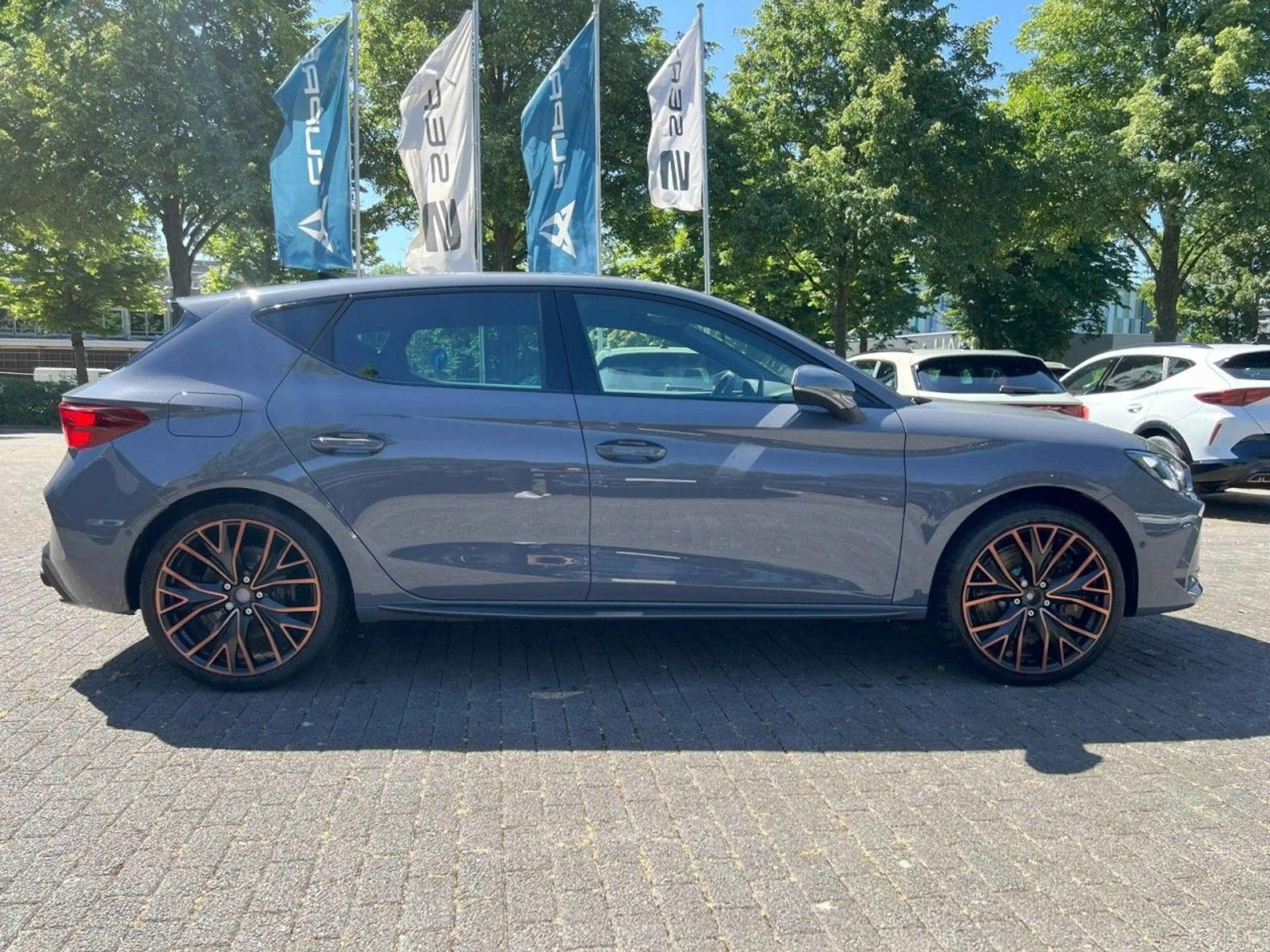 CUPRA Leon VZ 2.0 TSI +Matrix+Sennheiser — photo 2