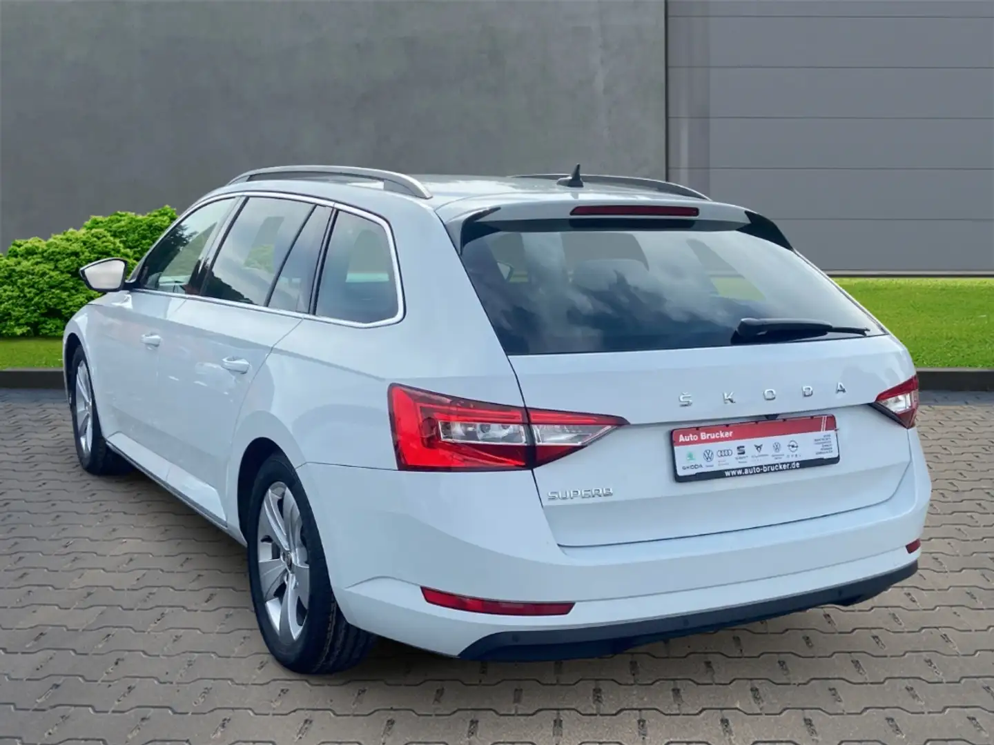 Skoda Superb Combi Ambition 2.0 TDI+Alufelgen+Navi+Klimaautomat Weiß - 2