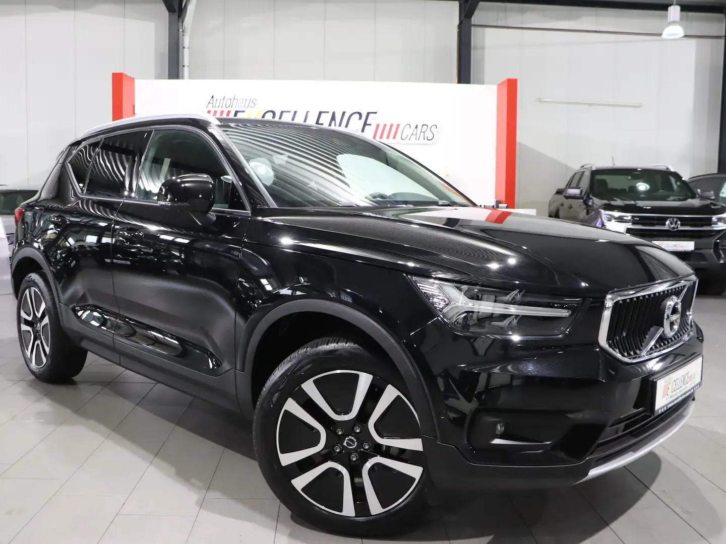 Volvo XC40 MOMENTUM-PRO / PANORAMA, MATRIX-LED Schwarz - 2
