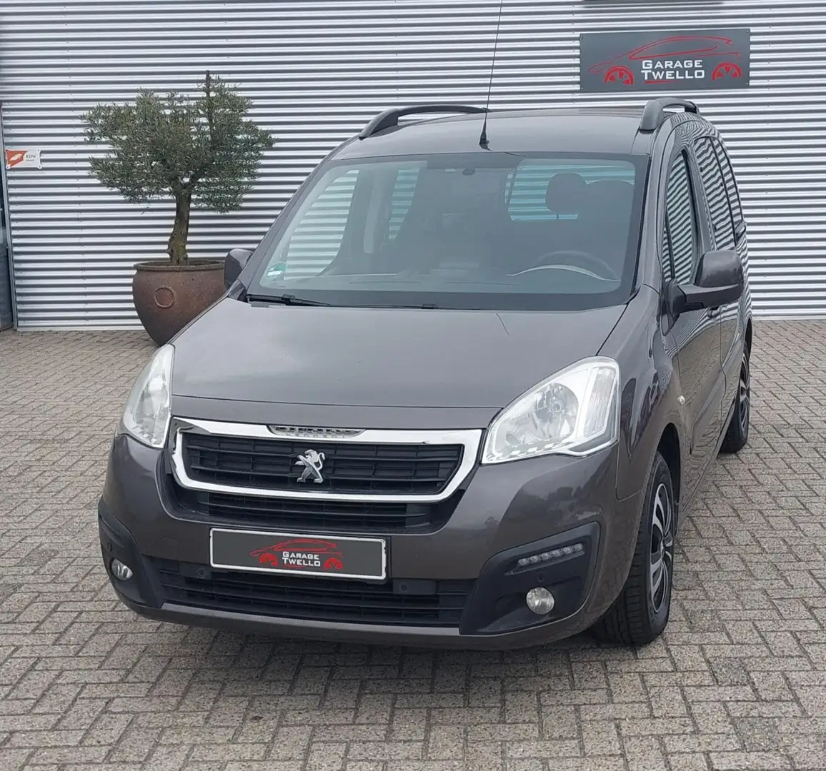 Peugeot Partner Tepee 1.2 PureTech Active distrubutiriem vervangen Grijs - 2