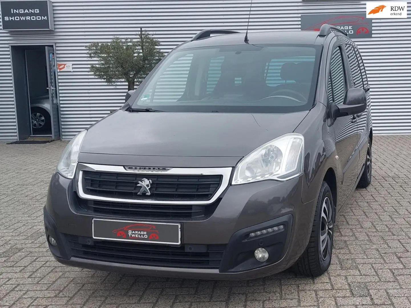 Peugeot Partner Tepee 1.2 PureTech Active distrubutiriem vervangen Grijs - 1