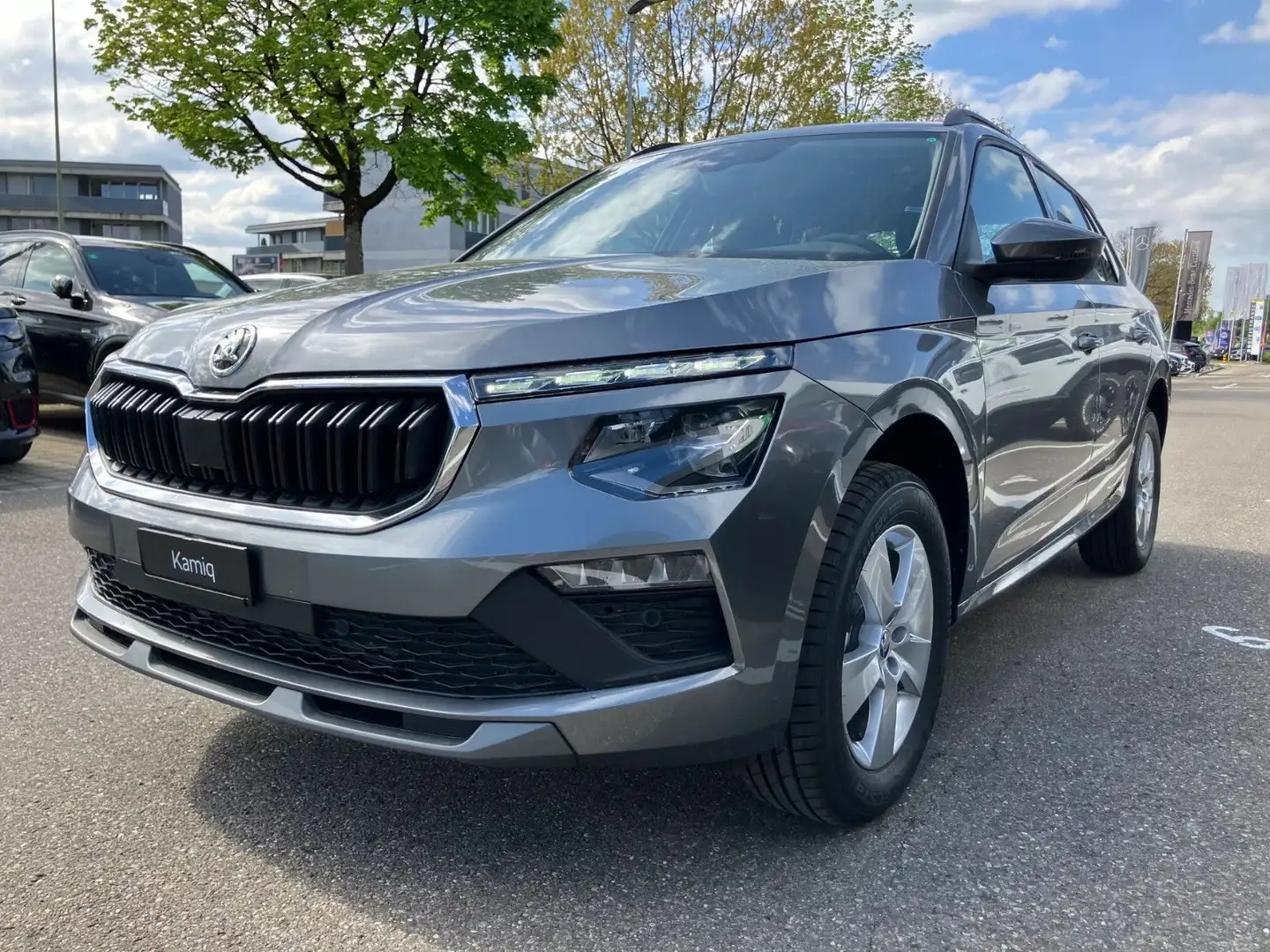 Skoda Kamiq 1.5 TSI DSG Selection AHK 2PDC SHZ App Kam Grau - 1