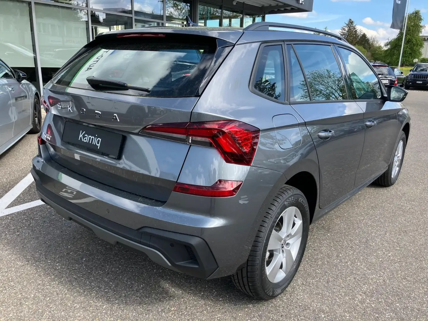 Skoda Kamiq 1.5 TSI DSG Selection AHK 2PDC SHZ App Kam Grau - 2