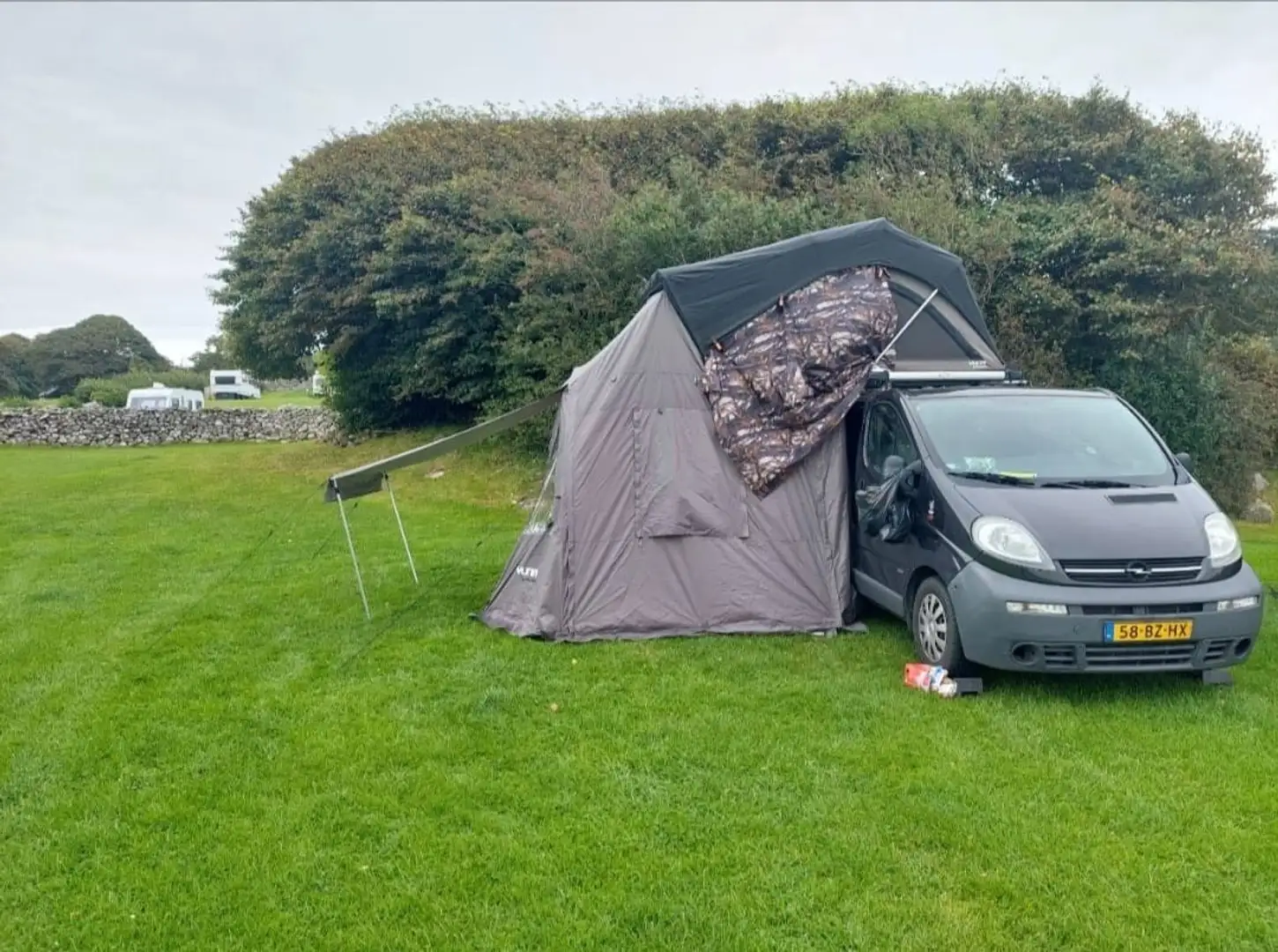 Opel Vivaro 2.5 CDTI L2H1 !!VAKANTIEBUS!! Zwart - 2