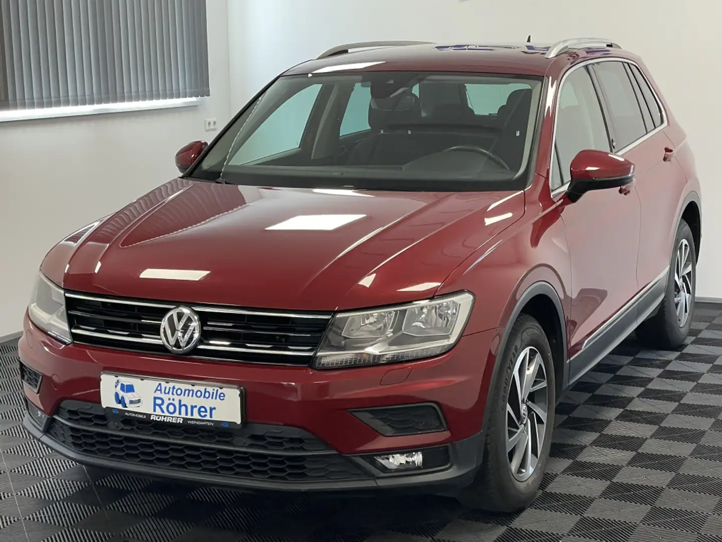 Volkswagen Tiguan 2.0 TDI Sound ACC Navi AHK Sitzheizung Rot - 2