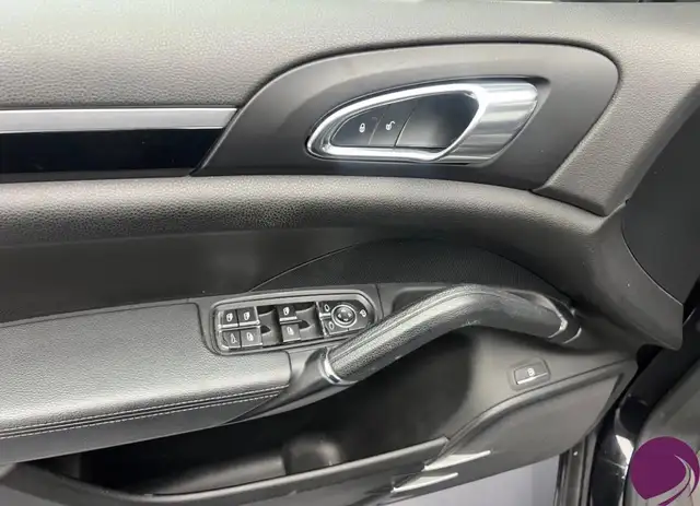 Porsche Cayenne view 15