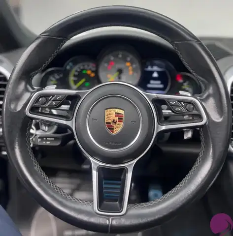 Porsche Cayenne view 13