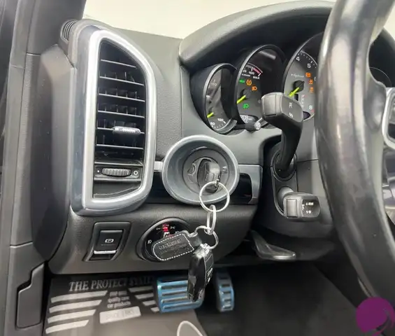 Porsche Cayenne view 14