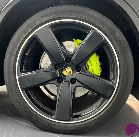 Porsche Cayenne view 11