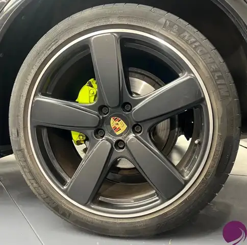 Porsche Cayenne view 9