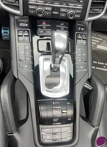 Porsche Cayenne view 16