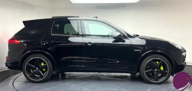 Porsche Cayenne view 3