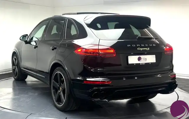 Porsche Cayenne view 6