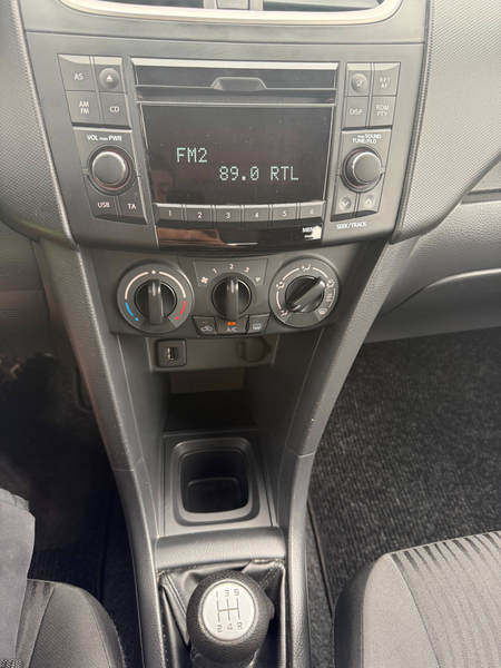 Suzuki Swift Swift 3-Türer 1.2 Klima elektrische Spiegel Fenster USB TÜV NEU frischer Service, Einsteigen und losfahren — photo 12