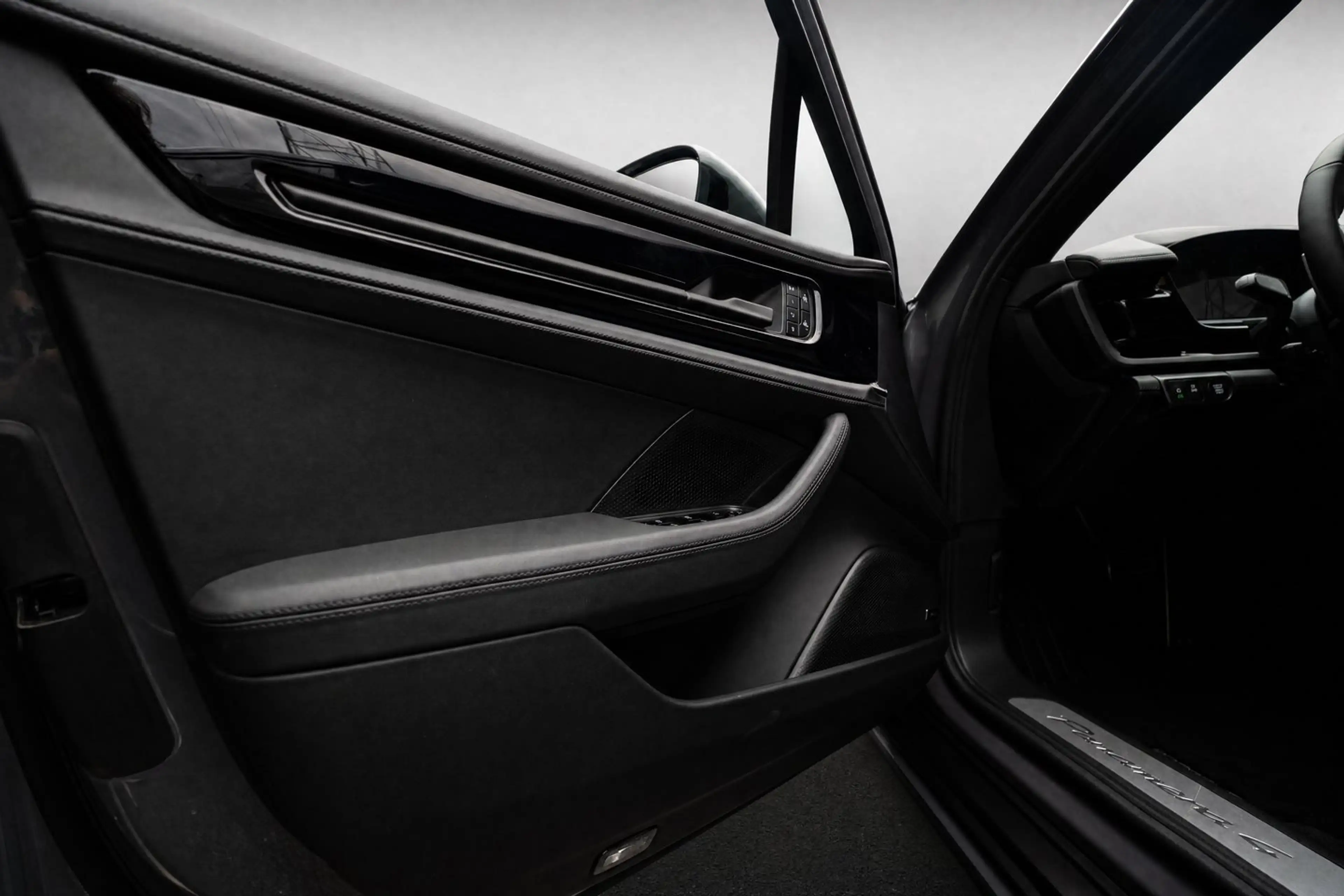 Porsche Panamera 4 E-Hybrid — photo 15
