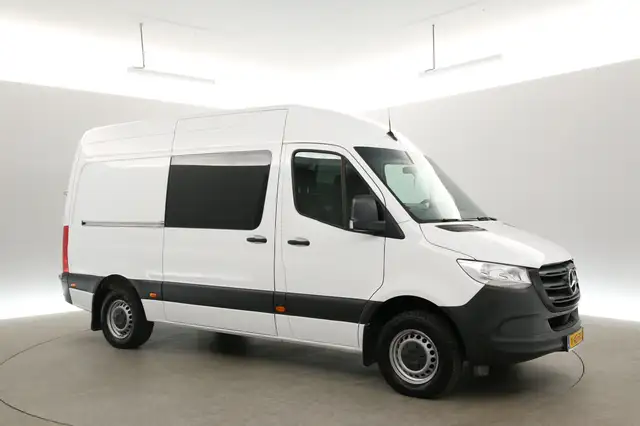 Mercedes-Benz Sprinter view 6