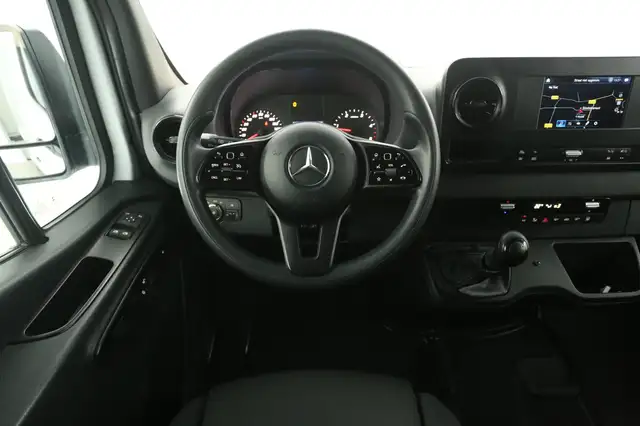 Mercedes-Benz Sprinter view 2