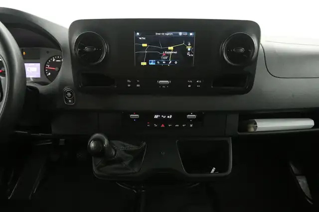 Mercedes-Benz Sprinter view 11