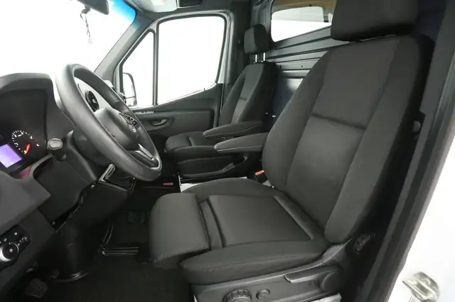 Mercedes-Benz Sprinter view 9