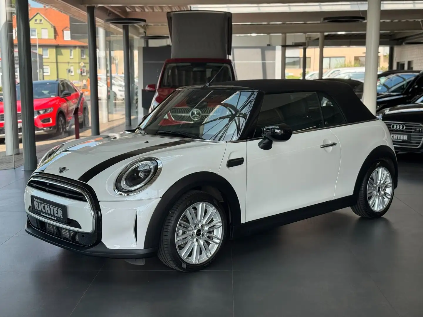 MINI Cooper Cabrio 1.5 MINI Yours Trim LED/Leder/NAVI Weiß - 1
