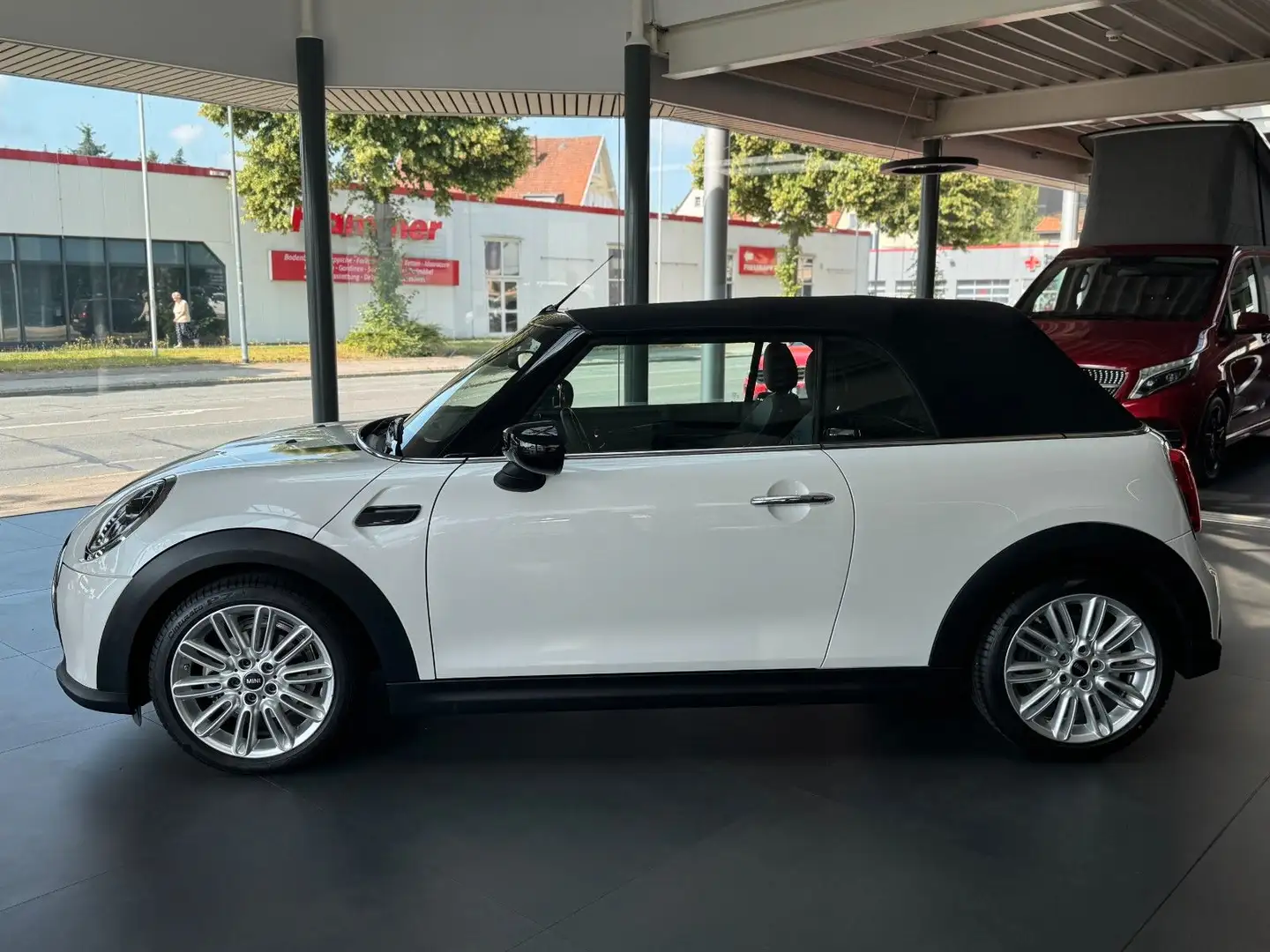 MINI Cooper Cabrio 1.5 MINI Yours Trim LED/Leder/NAVI Weiß - 2